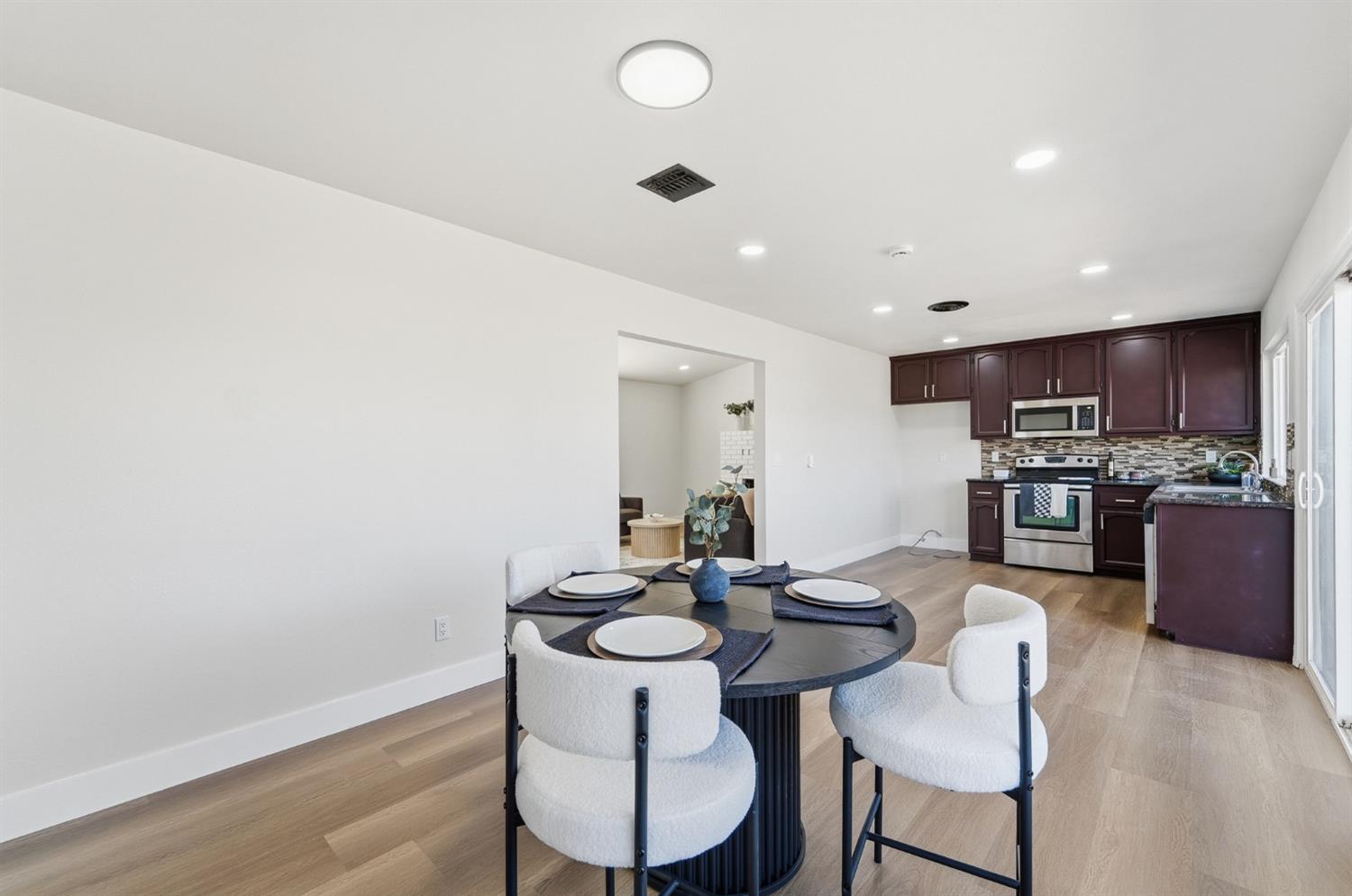 1376 Speer St, Oakdale, CA 95361