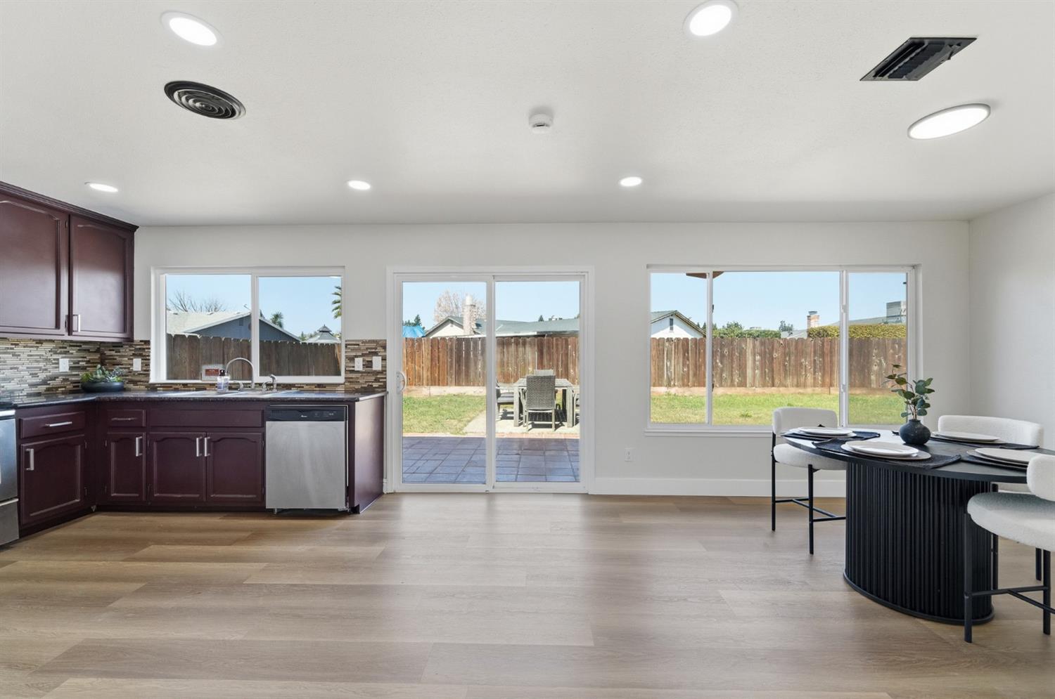 1376 Speer St, Oakdale, CA 95361