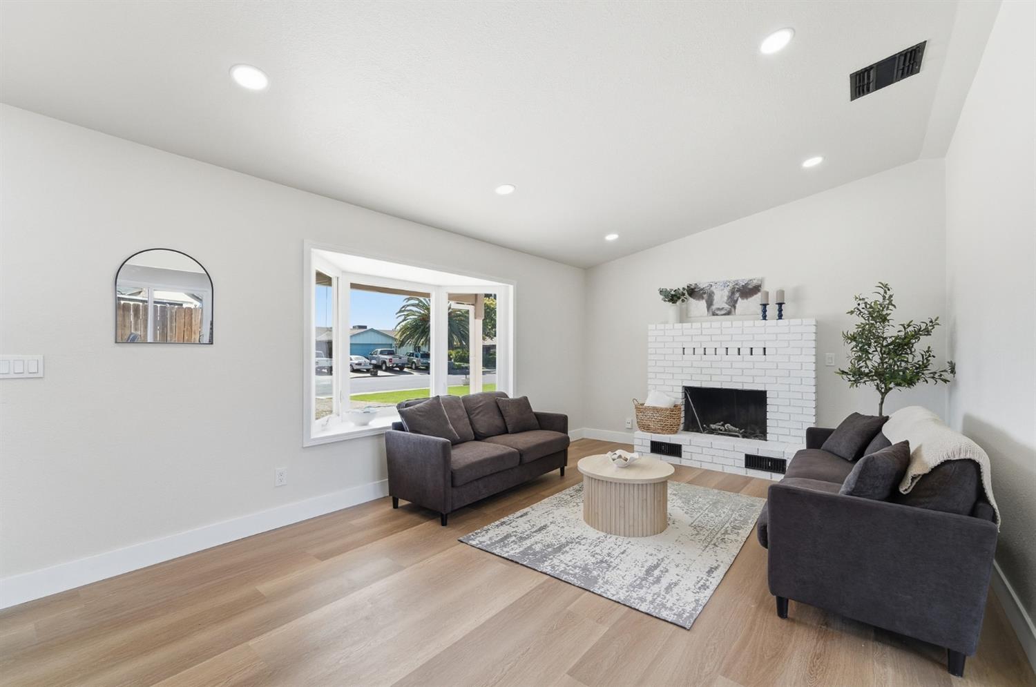 1376 Speer St, Oakdale, CA 95361