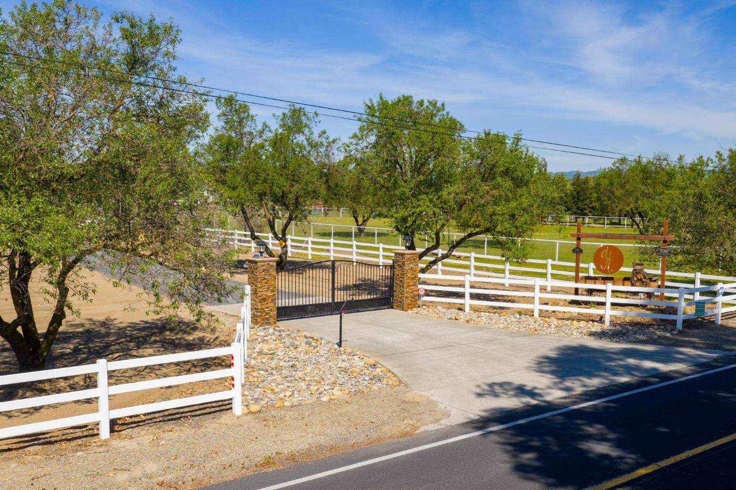 15303 Orange Blossom Rd, Oakdale, CA 95361