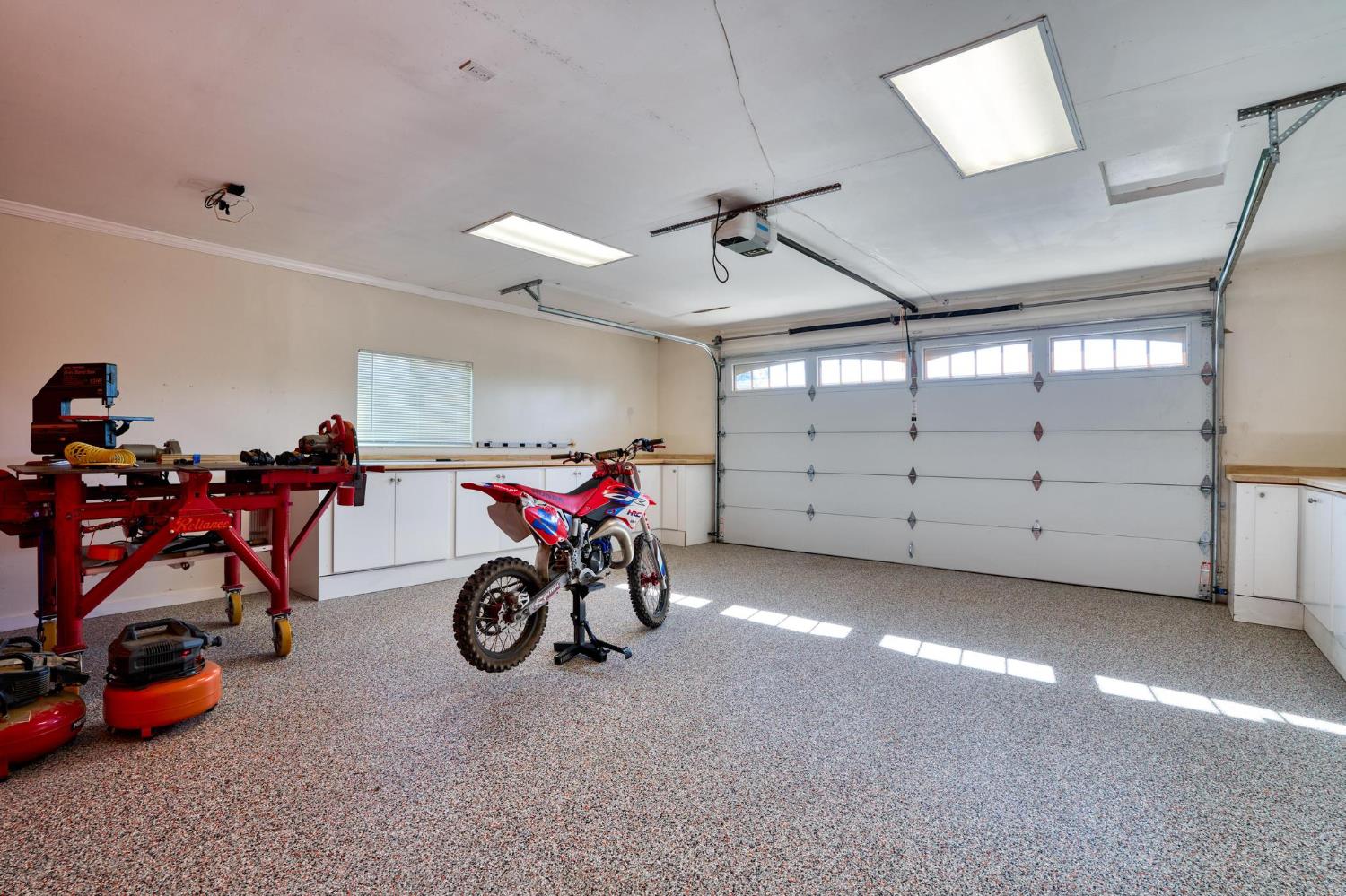 15303 Orange Blossom Rd, Oakdale, CA 95361