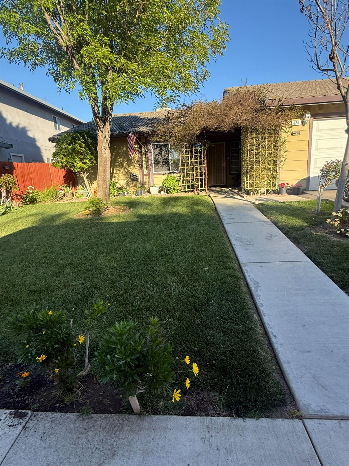 558 Cedarwood Ct, Los Banos, CA 93635