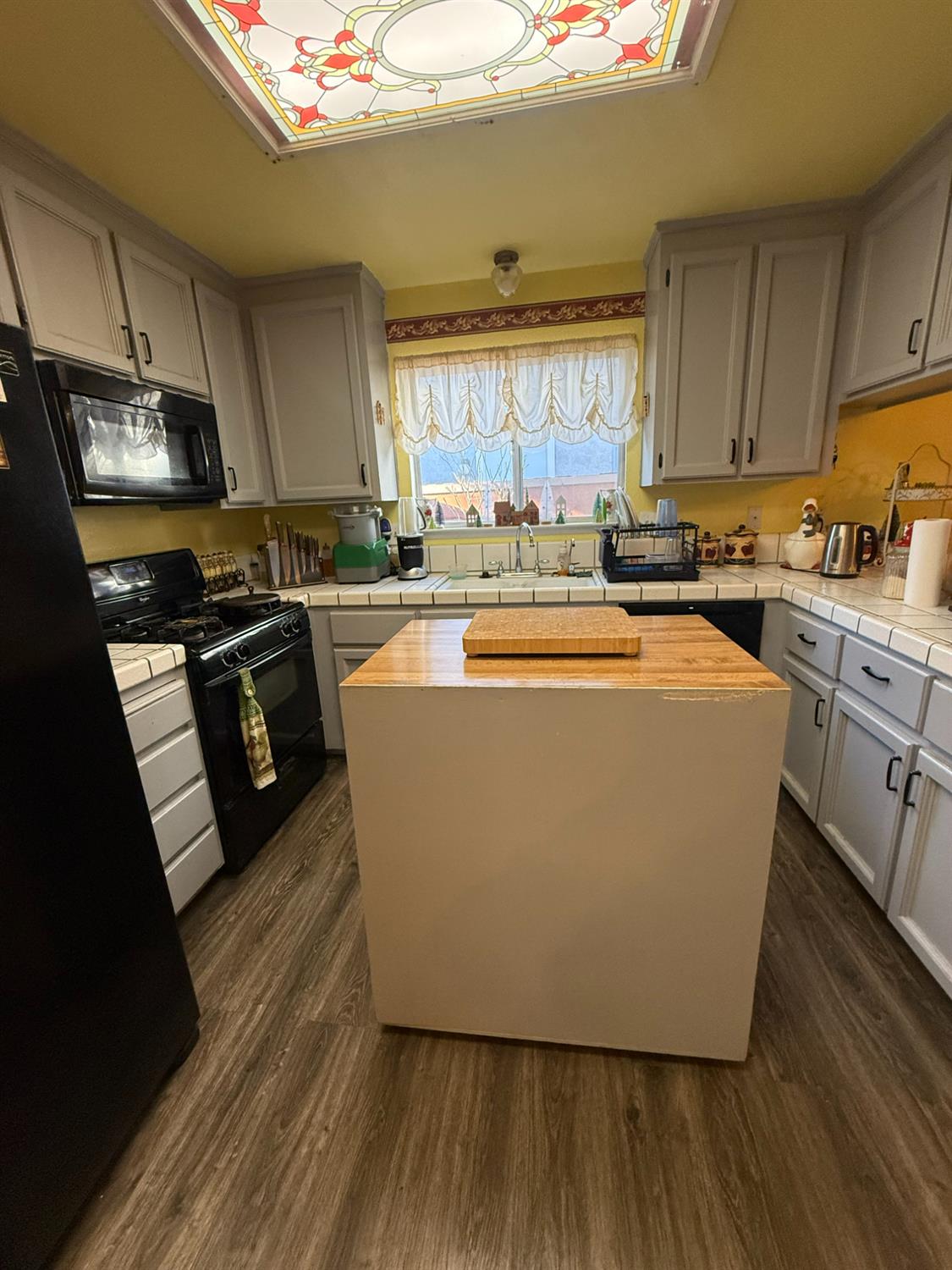 558 Cedarwood Ct, Los Banos, CA 93635