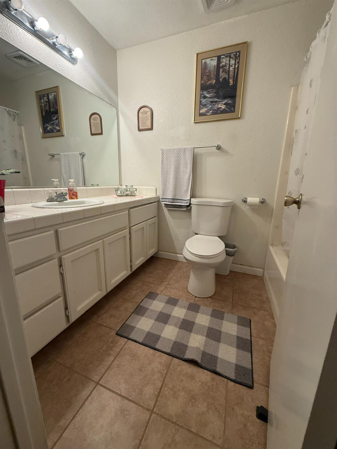 558 Cedarwood Ct, Los Banos, CA 93635