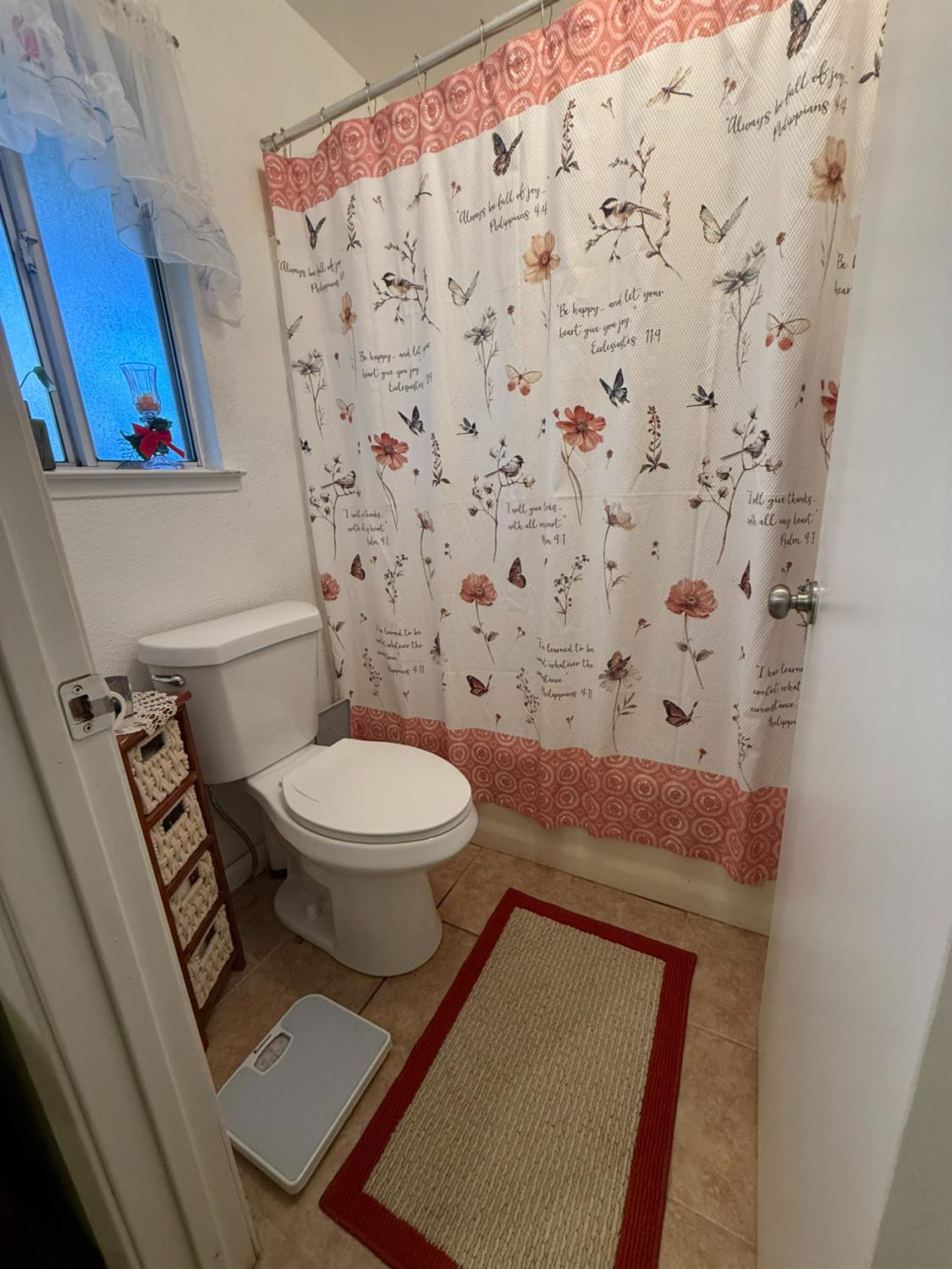 558 Cedarwood Ct, Los Banos, CA 93635