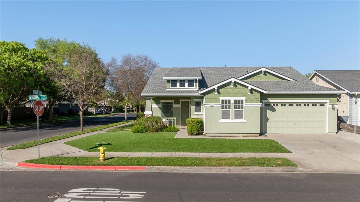 710 Almondcrest St, Oakdale, CA 95361