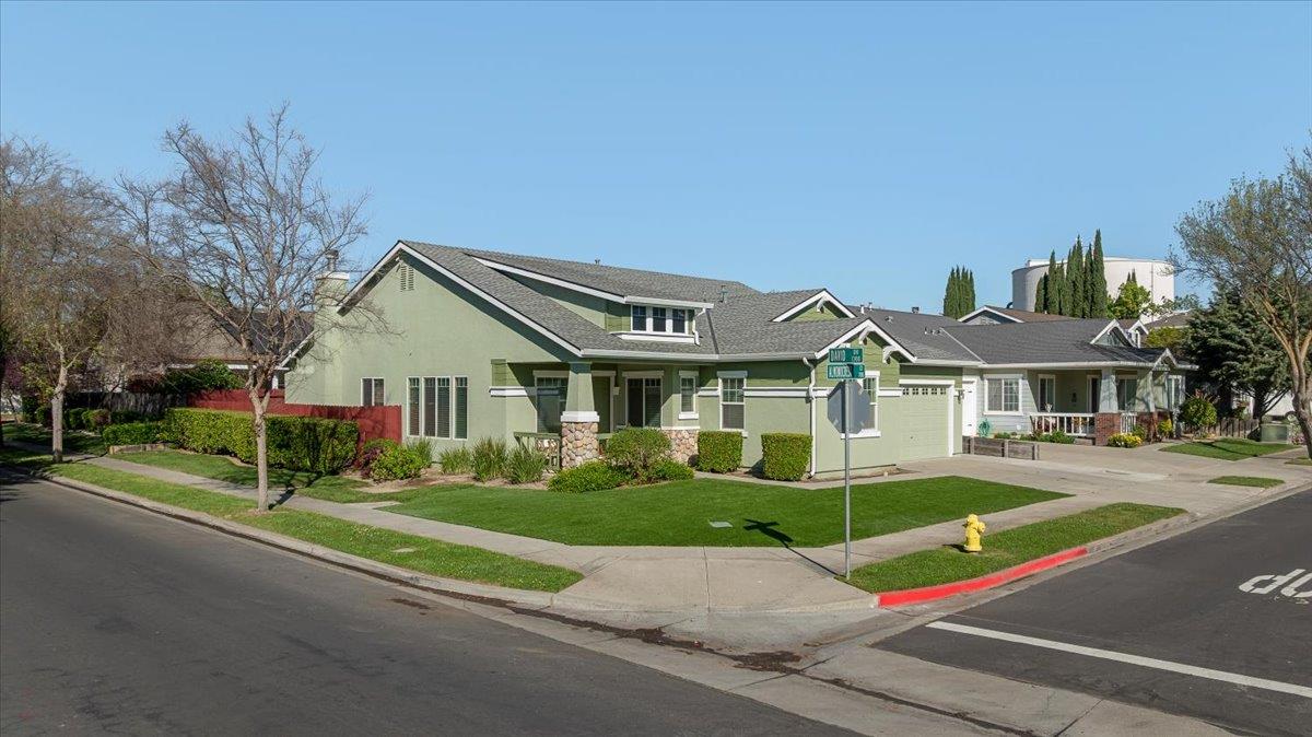 710 Almondcrest St, Oakdale, CA 95361