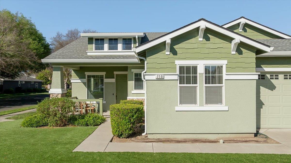 710 Almondcrest St, Oakdale, CA 95361