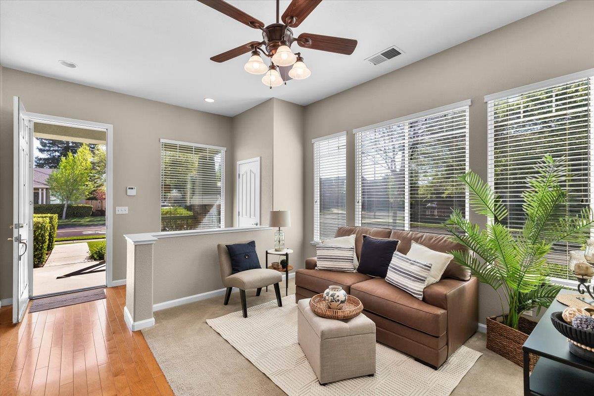 710 Almondcrest St, Oakdale, CA 95361