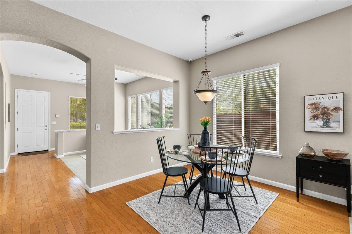 710 Almondcrest St, Oakdale, CA 95361