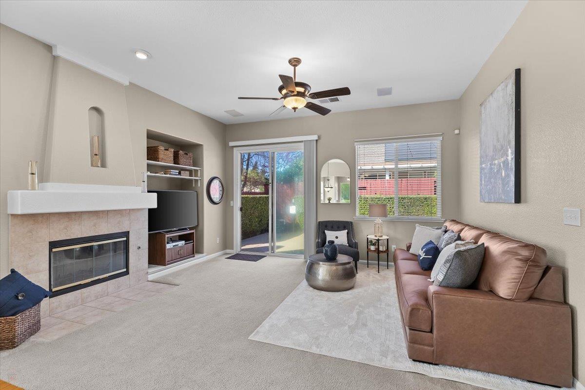 710 Almondcrest St, Oakdale, CA 95361