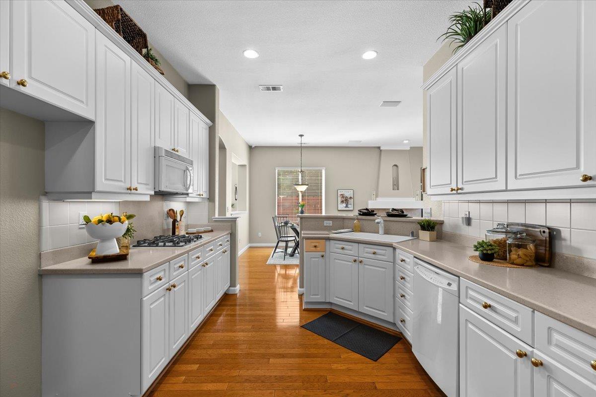 710 Almondcrest St, Oakdale, CA 95361