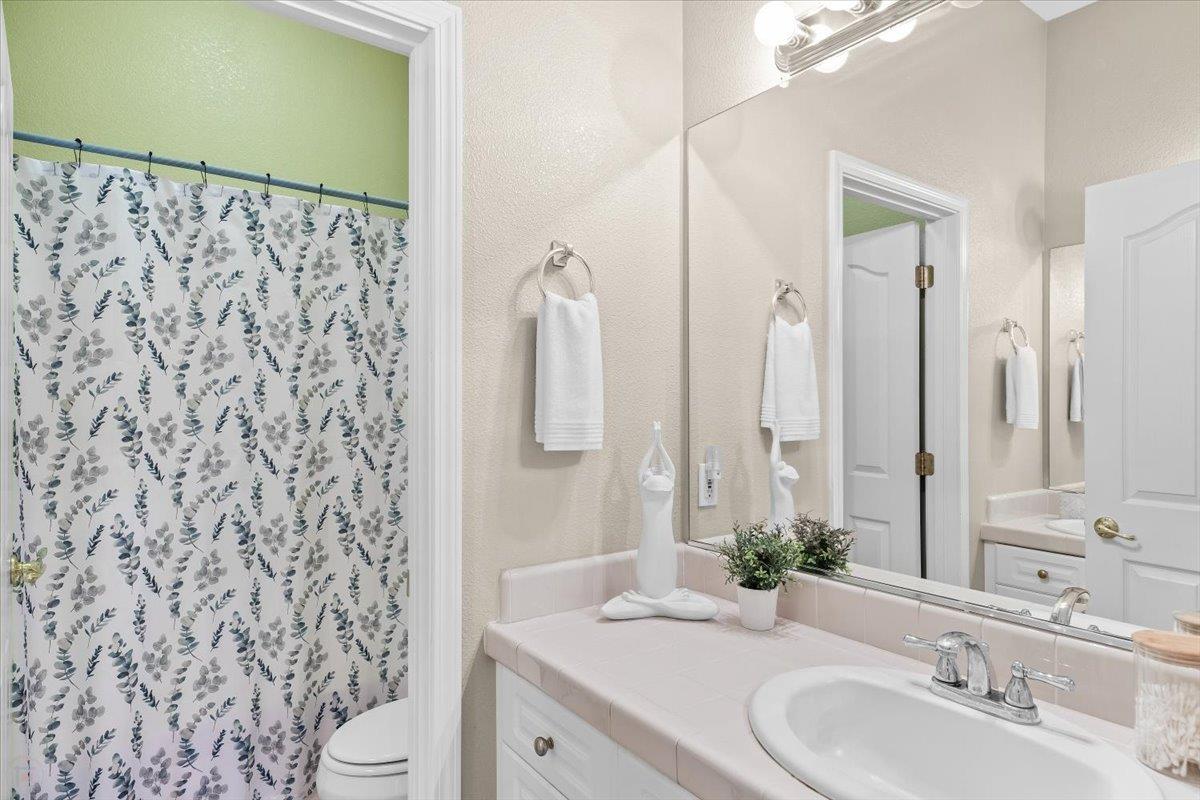 710 Almondcrest St, Oakdale, CA 95361