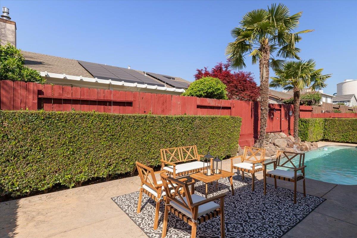 710 Almondcrest St, Oakdale, CA 95361