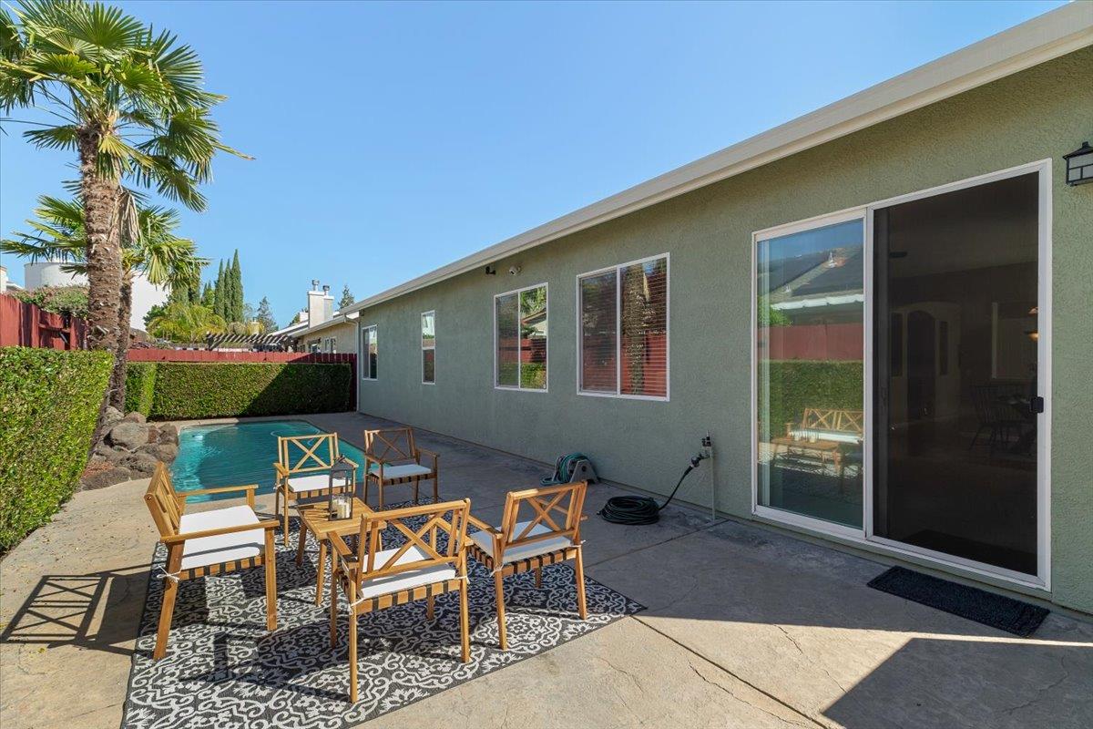 710 Almondcrest St, Oakdale, CA 95361