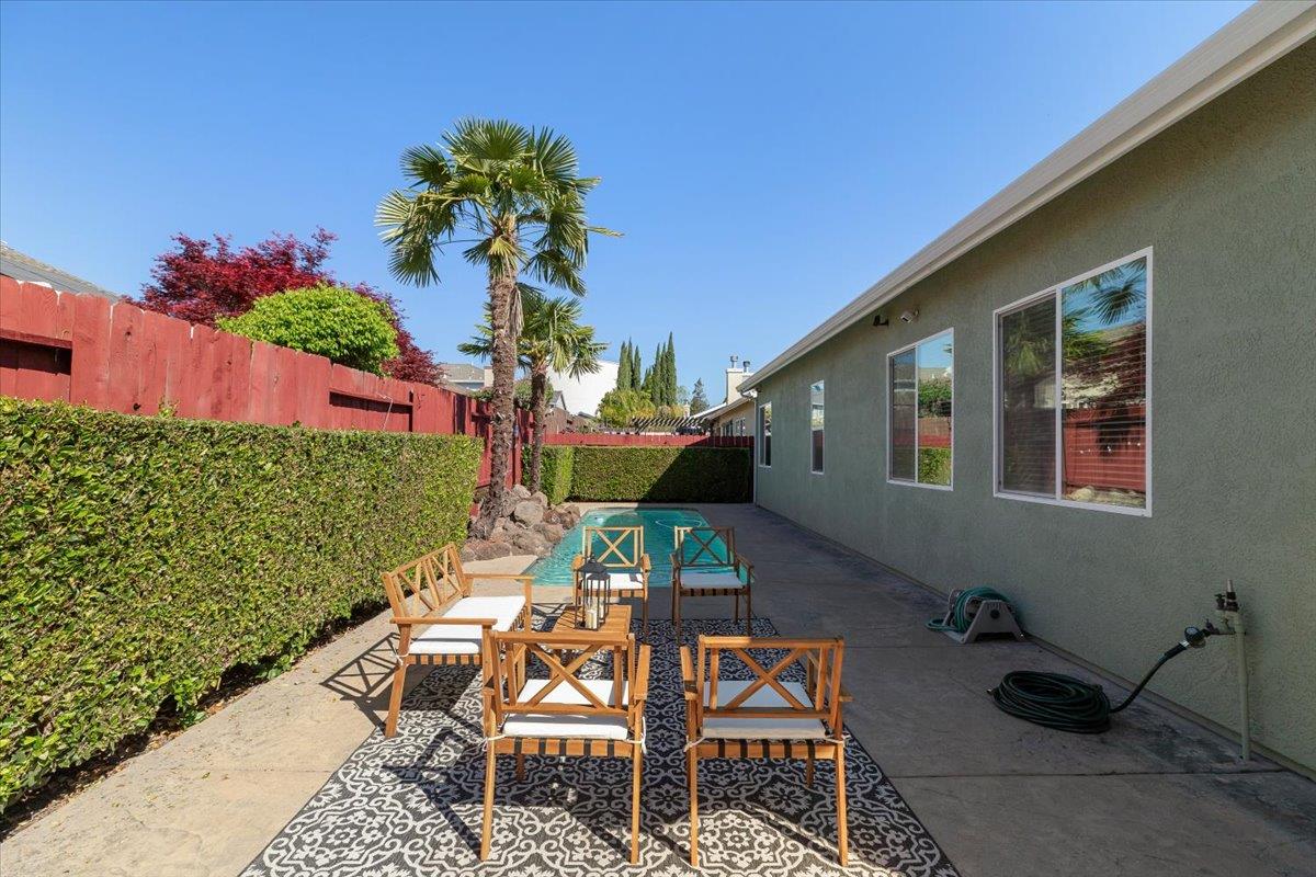 710 Almondcrest St, Oakdale, CA 95361