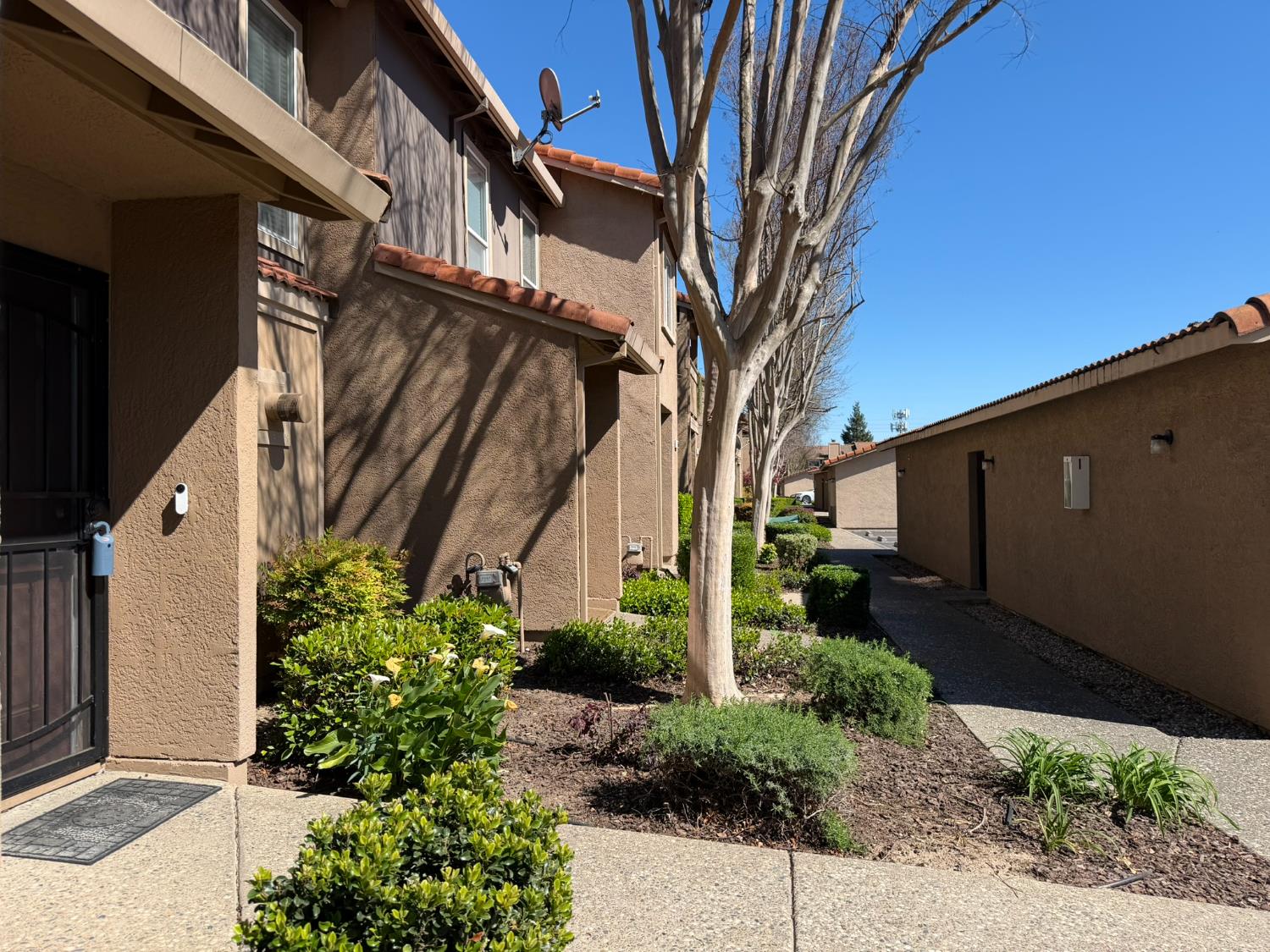 4057 Dale Rd #B, Modesto, CA 95356