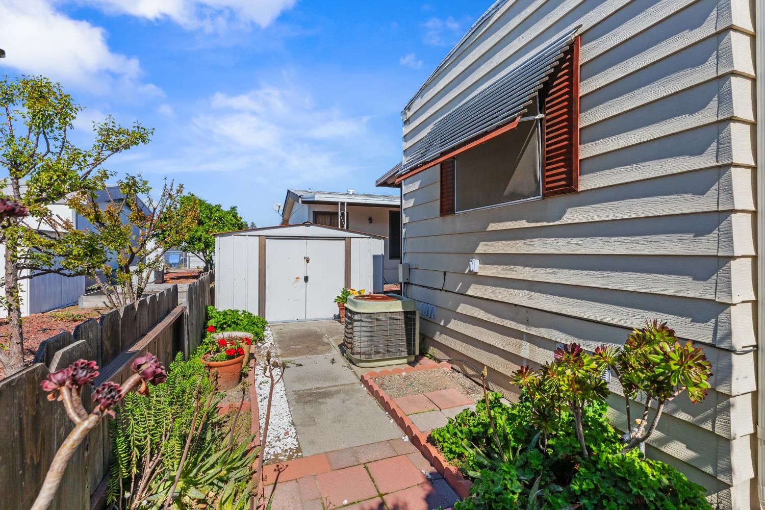 1400 N Tully #187, Turlock, CA 95382