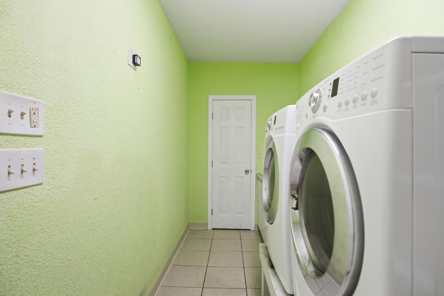 1409 Stonum Rd, Modesto, CA 95351