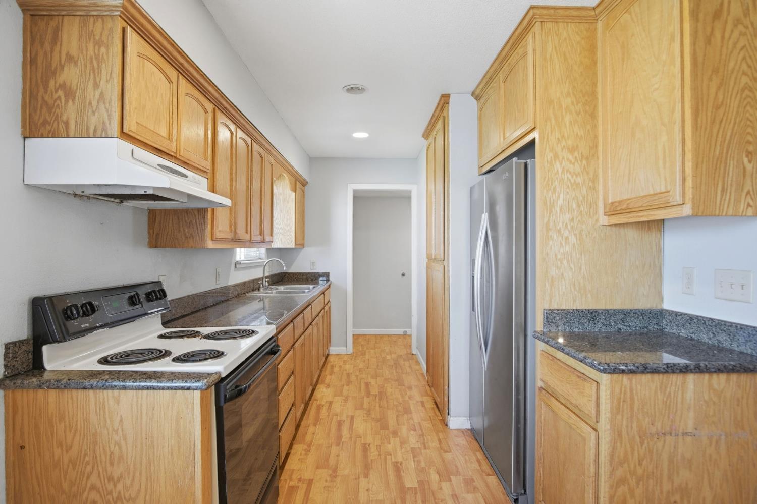 1409 Stonum Rd, Modesto, CA 95351