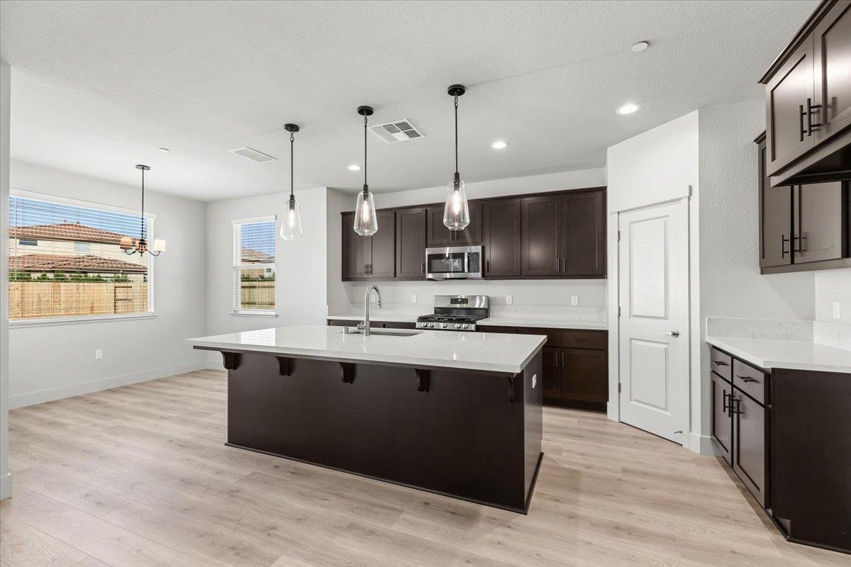 2041 Zane Way, Turlock, CA 95382