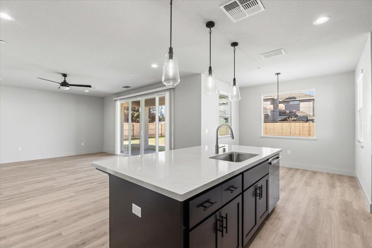 2041 Zane Way, Turlock, CA 95382