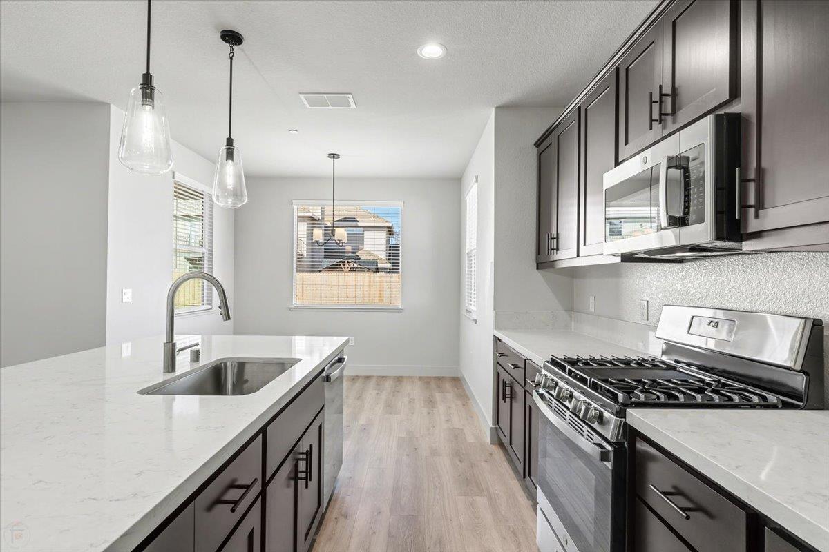 2041 Zane Way, Turlock, CA 95382