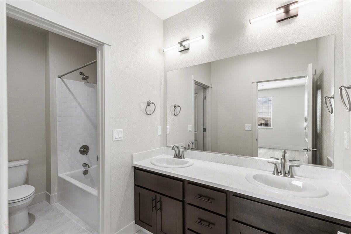 2041 Zane Way, Turlock, CA 95382