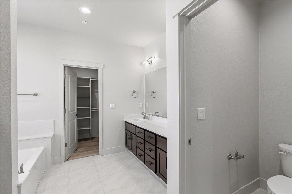 2041 Zane Way, Turlock, CA 95382