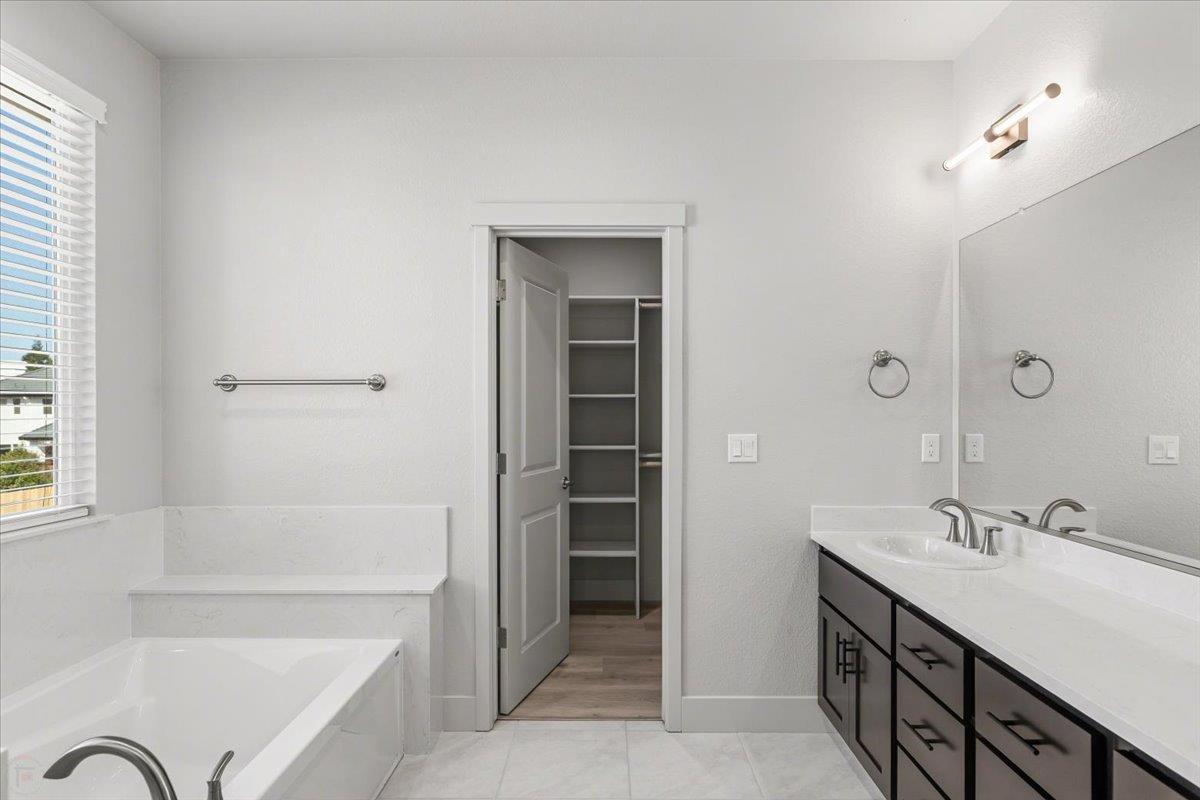 2041 Zane Way, Turlock, CA 95382