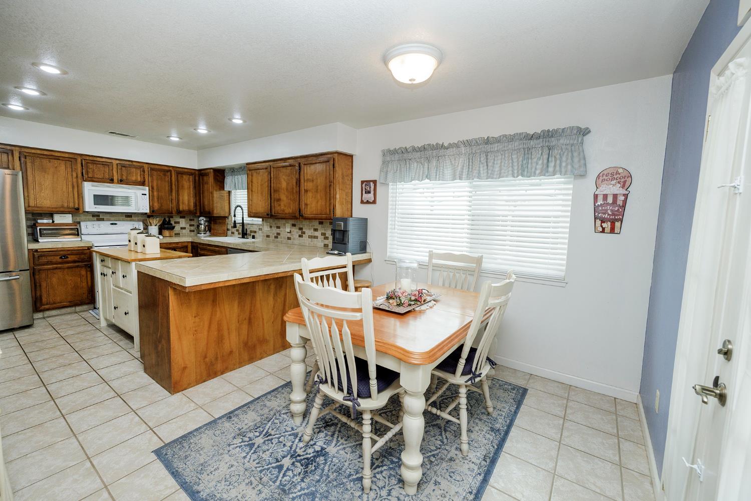 6605 Narcisco Way, Hughson, CA 95326