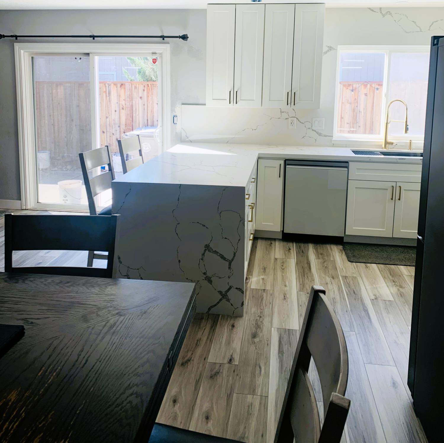 1049 Compass Ln, Manteca, CA 95537