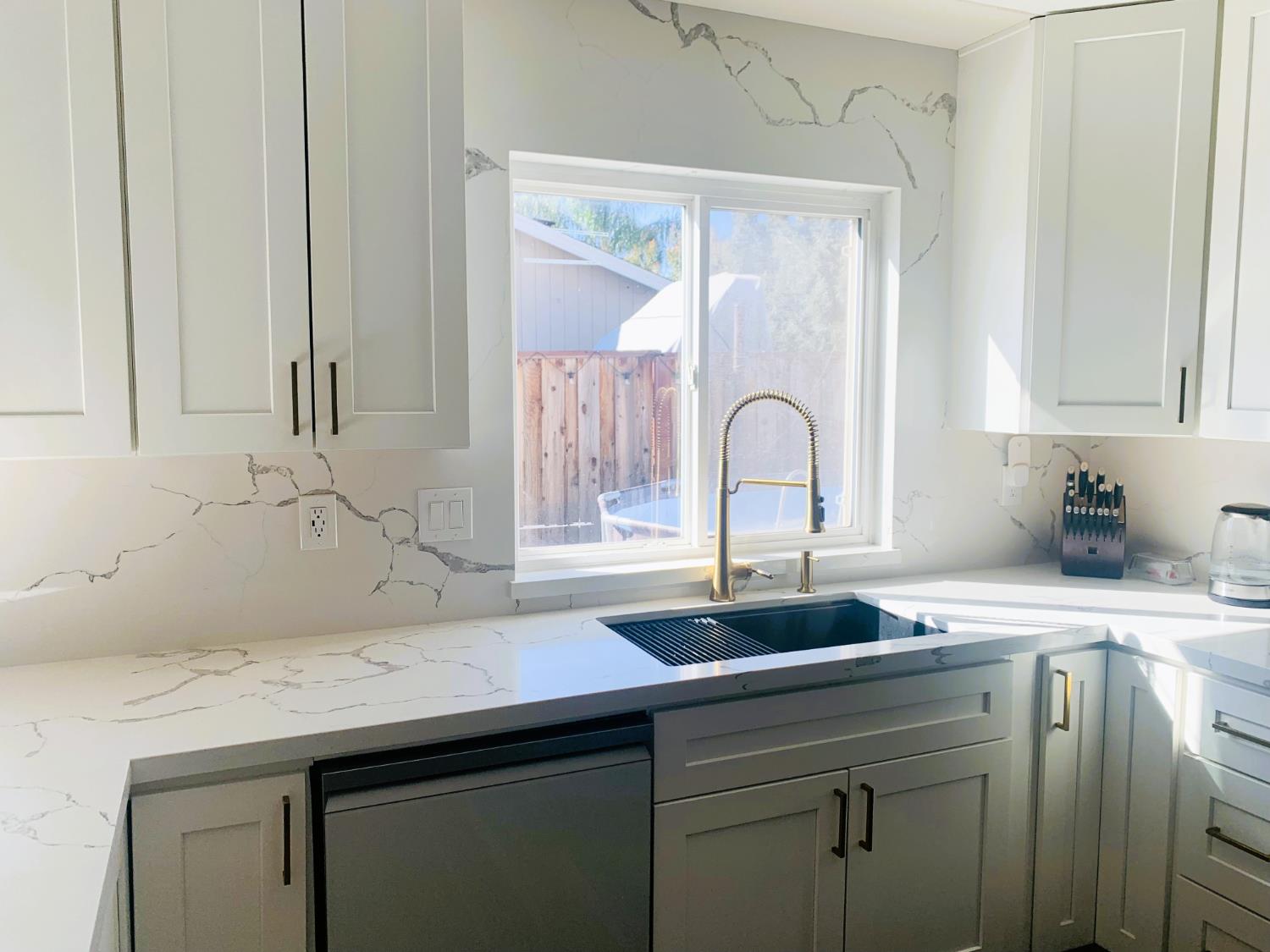 1049 Compass Ln, Manteca, CA 95537