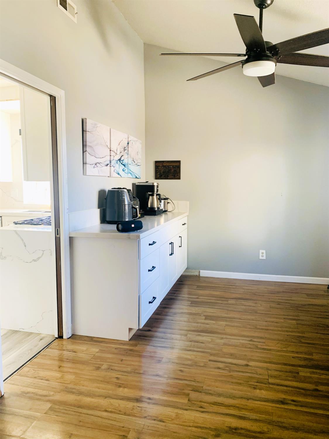 1049 Compass Ln, Manteca, CA 95537