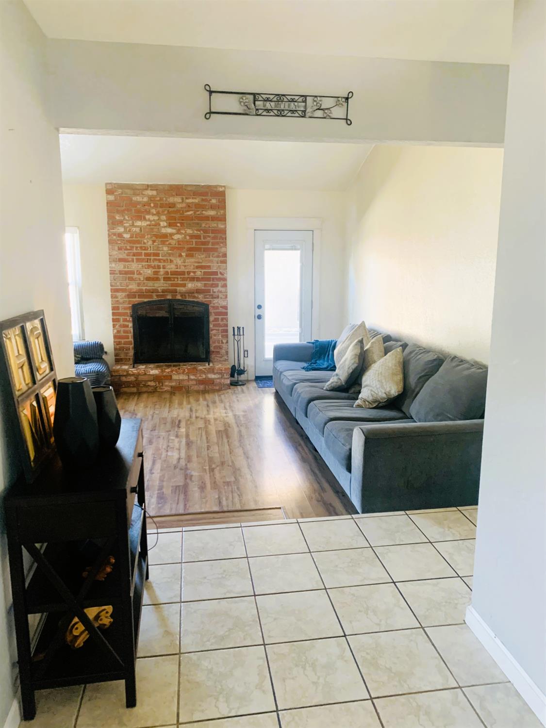 1049 Compass Ln, Manteca, CA 95537