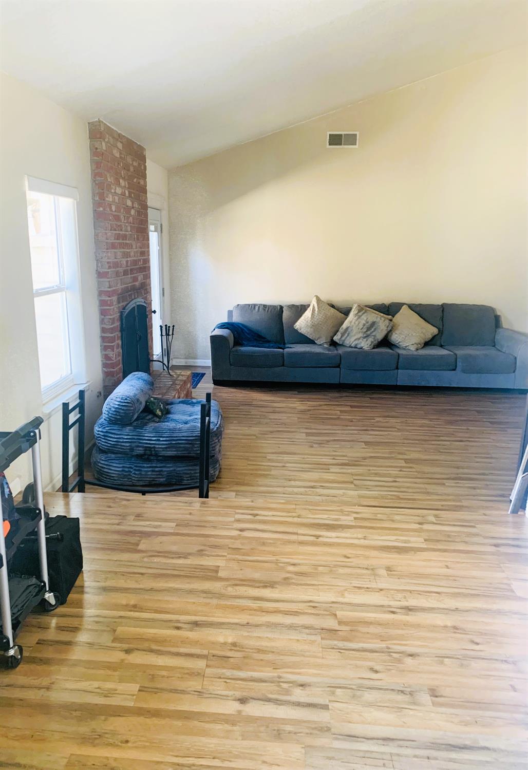 1049 Compass Ln, Manteca, CA 95537