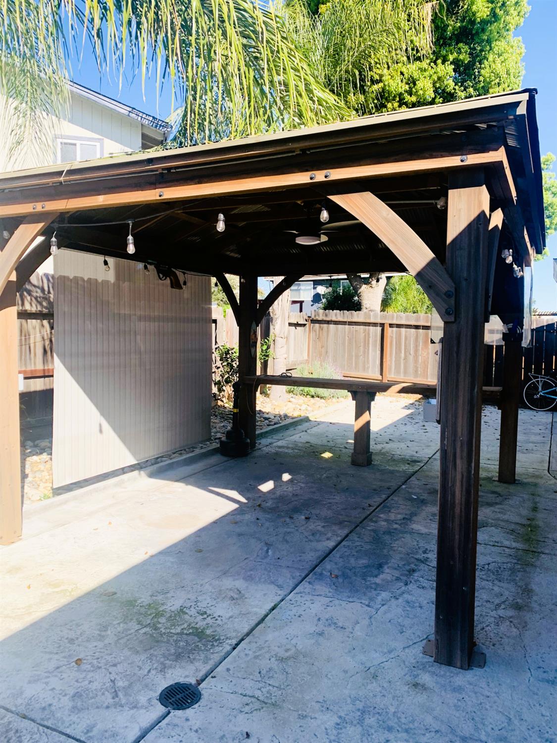 1049 Compass Ln, Manteca, CA 95537