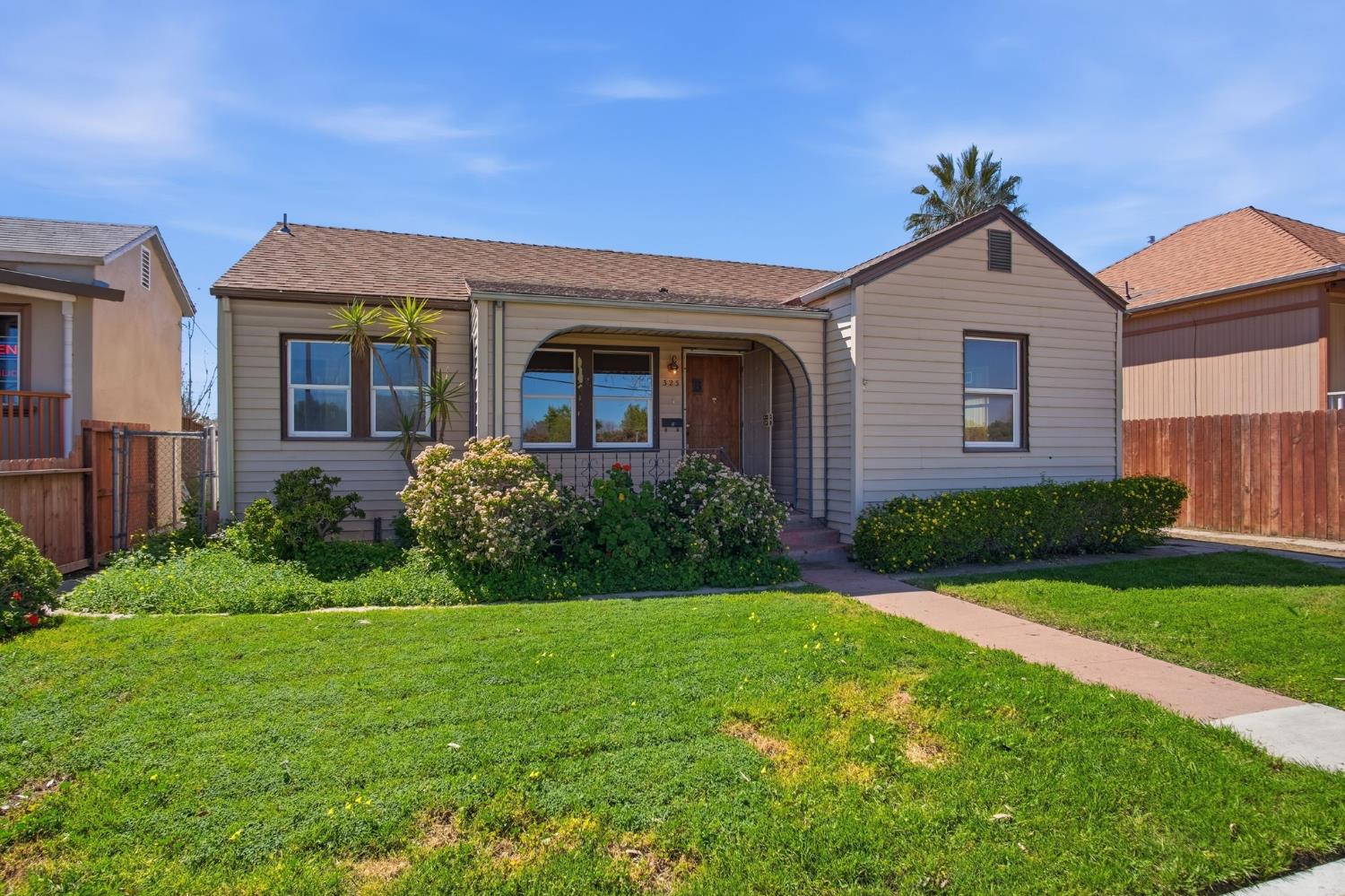 323 H St, Los Banos, CA 93635
