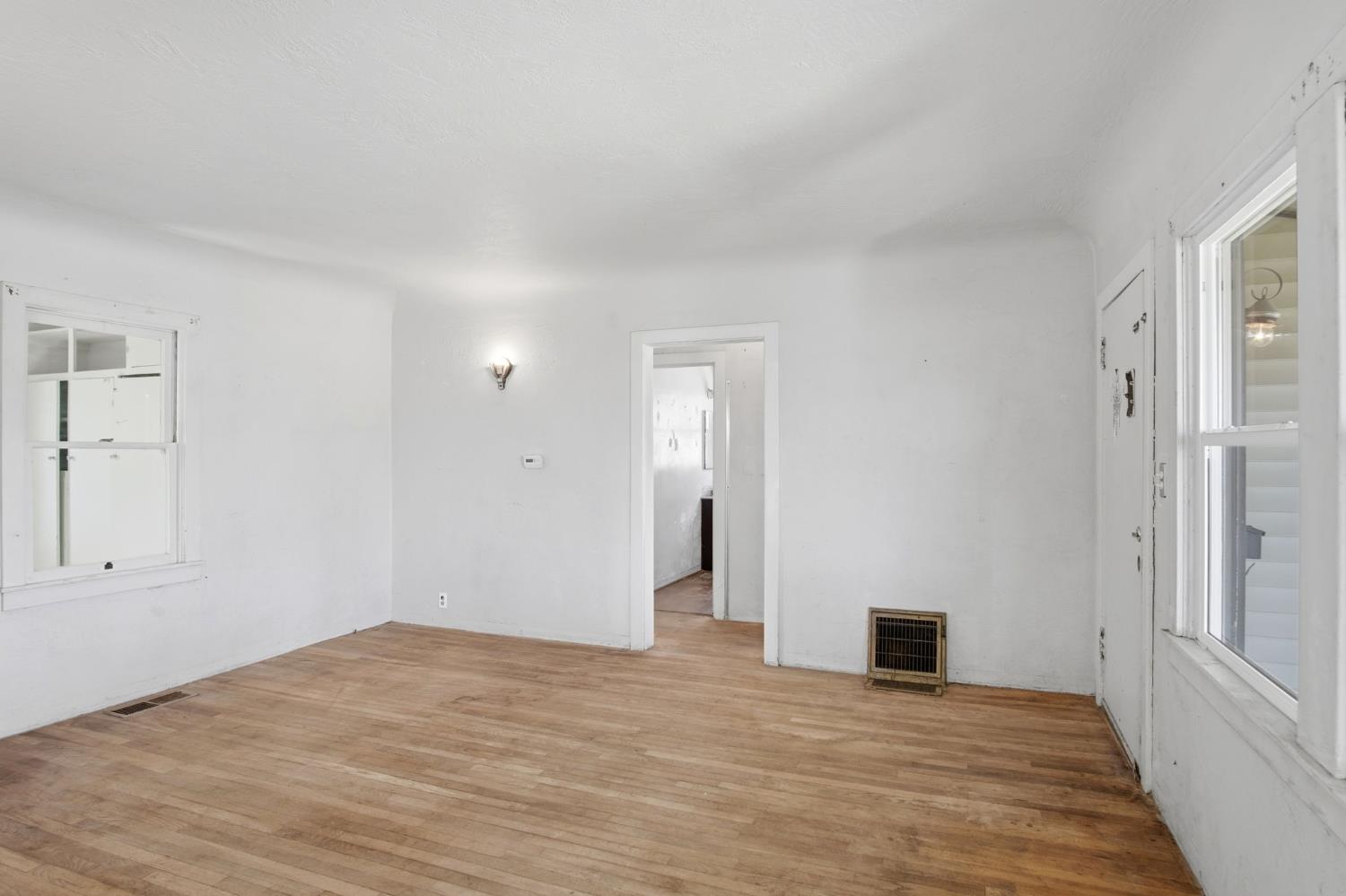 323 H St, Los Banos, CA 93635