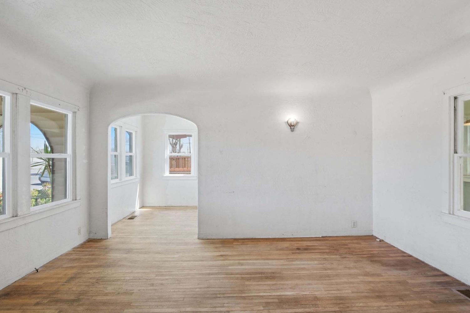 323 H St, Los Banos, CA 93635