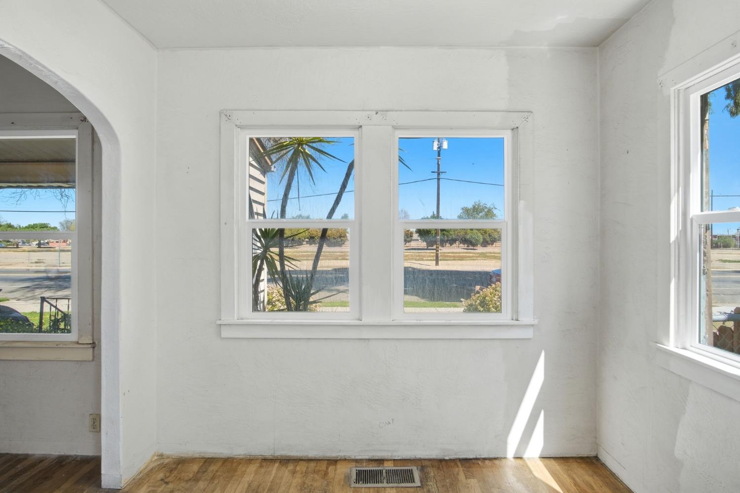 323 H St, Los Banos, CA 93635