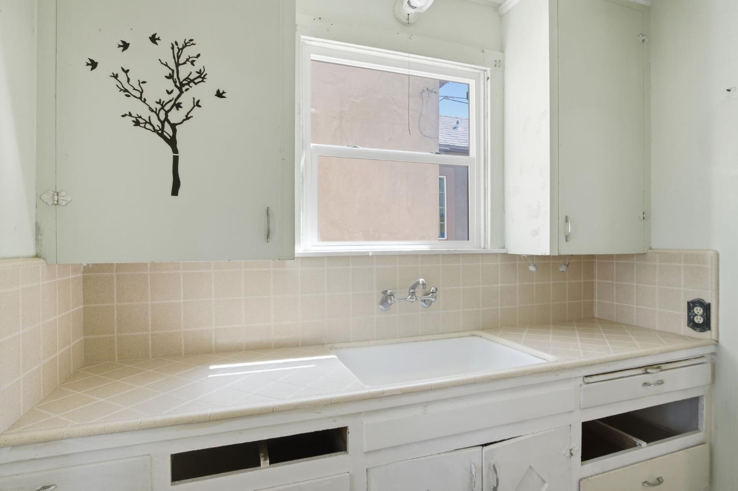 323 H St, Los Banos, CA 93635