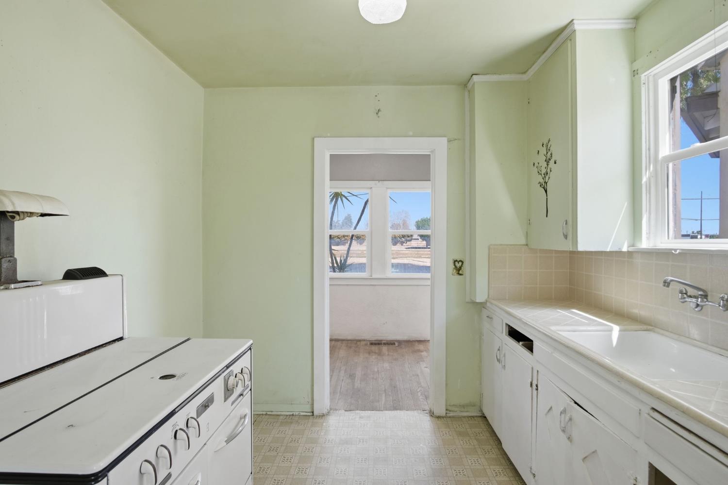 323 H St, Los Banos, CA 93635