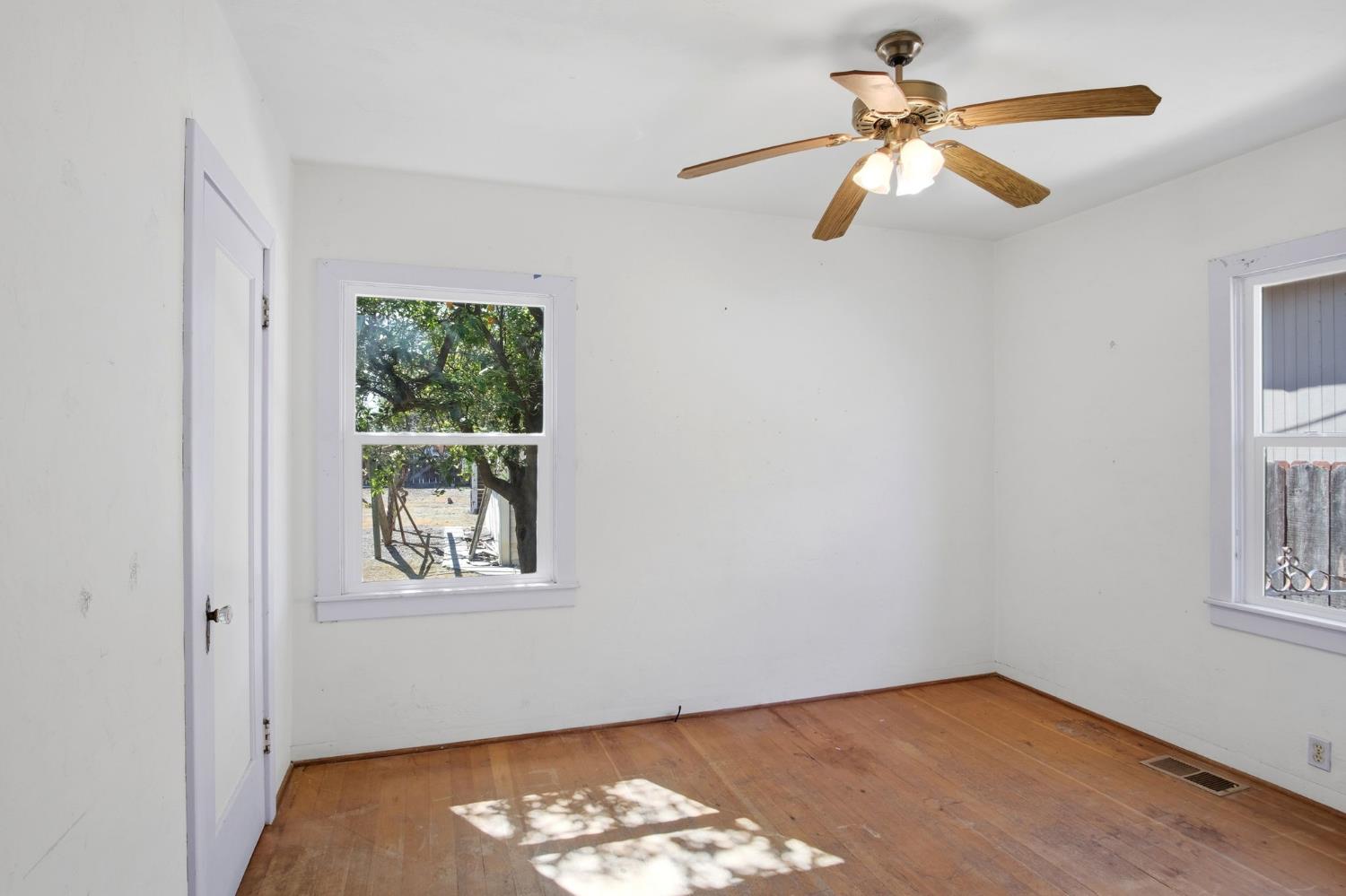 323 H St, Los Banos, CA 93635