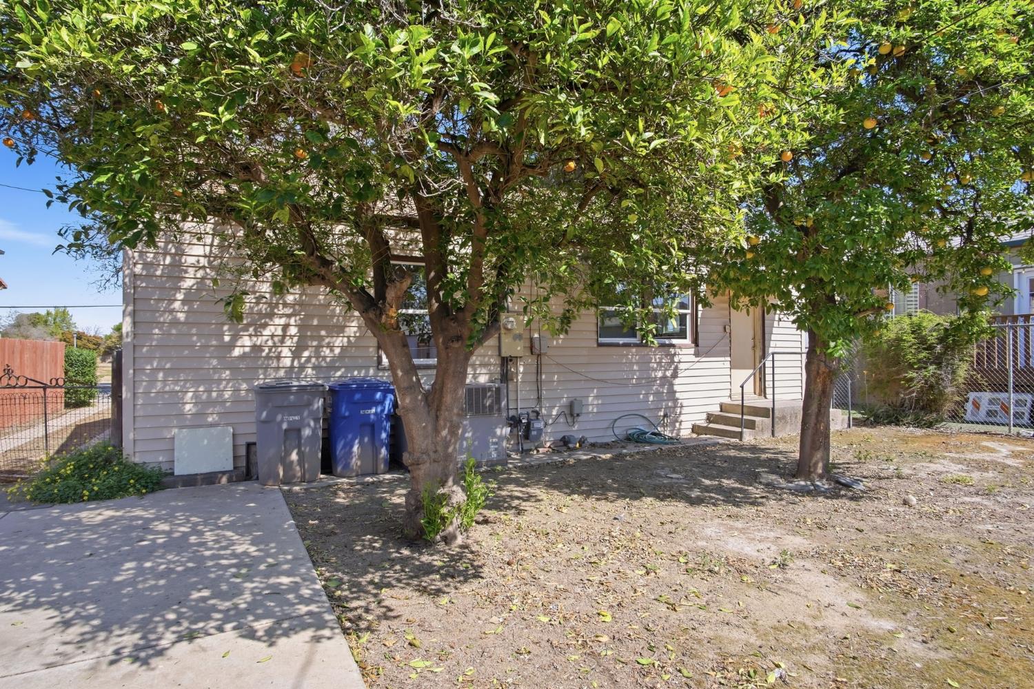 323 H St, Los Banos, CA 93635