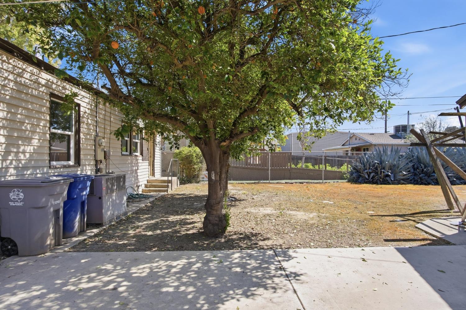 323 H St, Los Banos, CA 93635