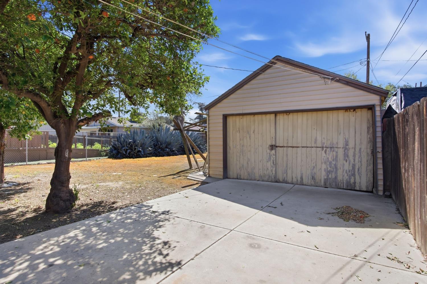 323 H St, Los Banos, CA 93635