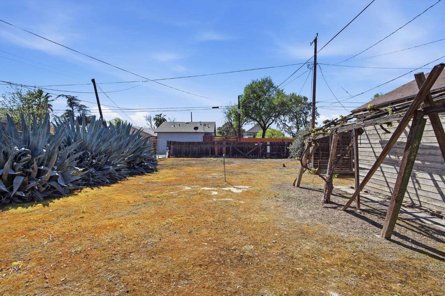 323 H St, Los Banos, CA 93635