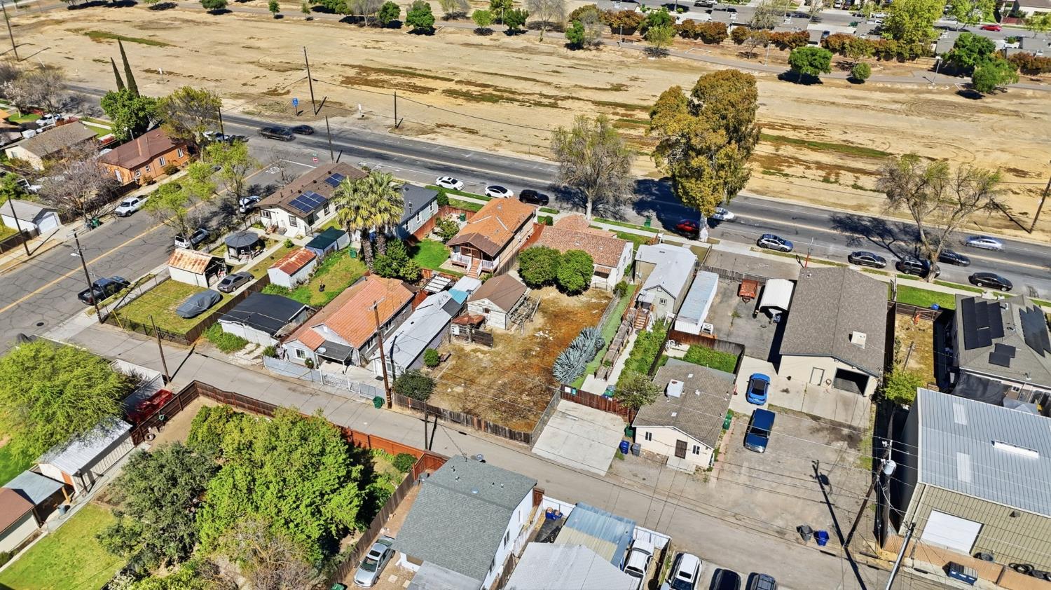 323 H St, Los Banos, CA 93635