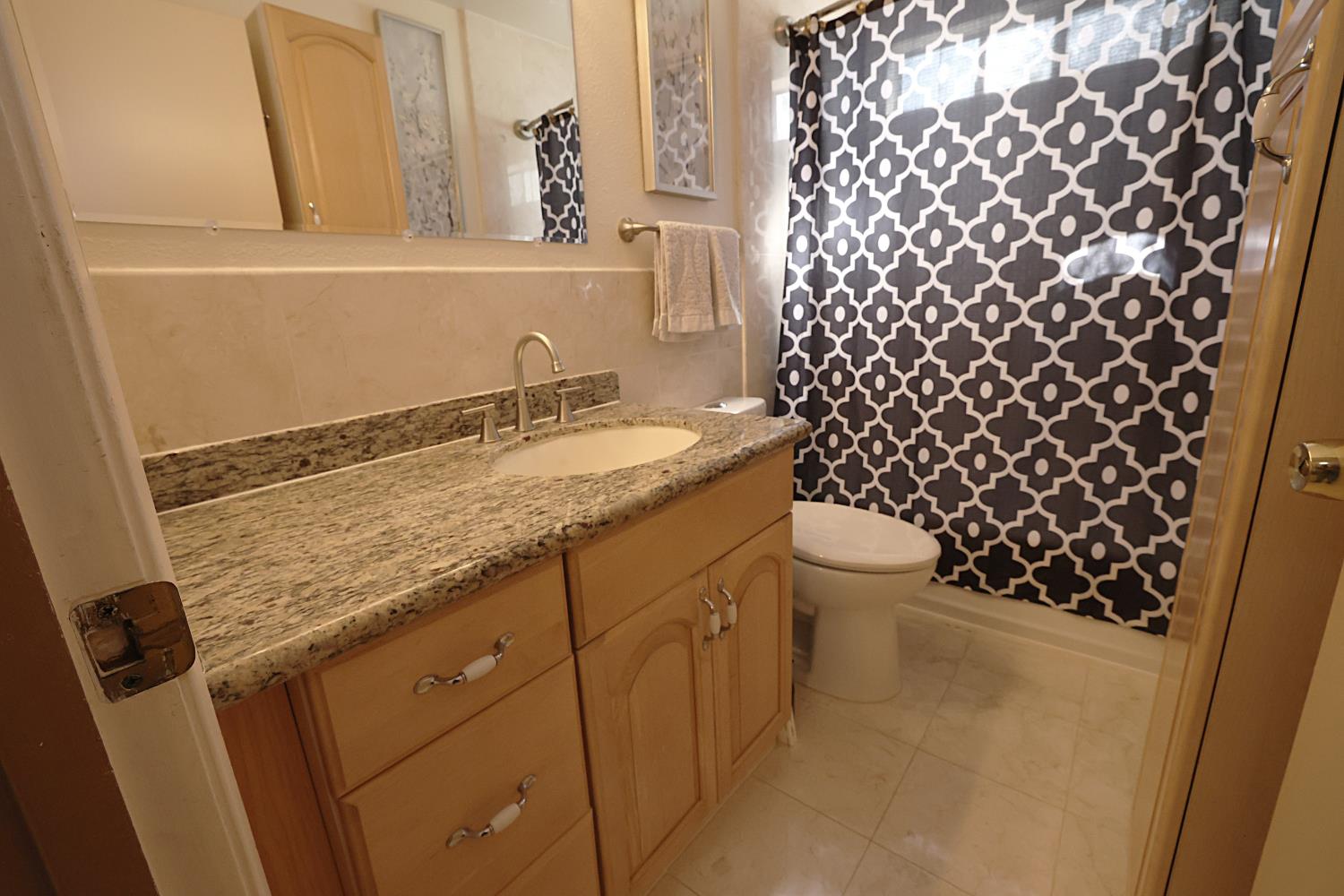 300 Los Verdes Ct, Modesto, CA 95354